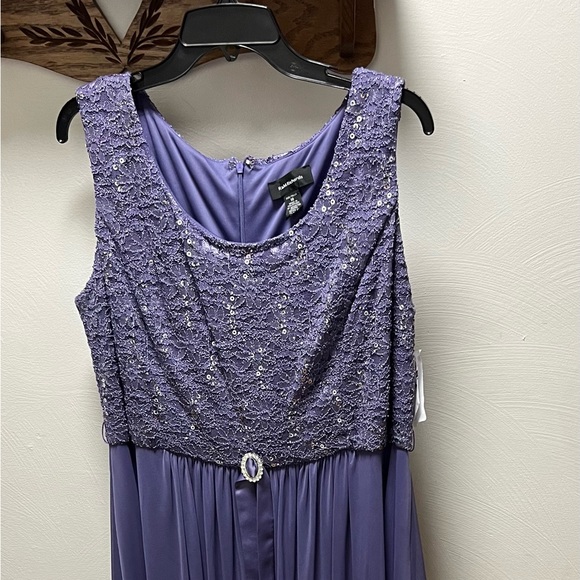 NWT Woman’s Lavender Dress 2 pieces Size 18 - Picture 2 of 3